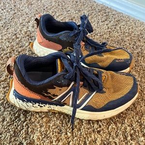 New Balance womens Fresh Foam Hierro V7 trail running shoe size 6.5
